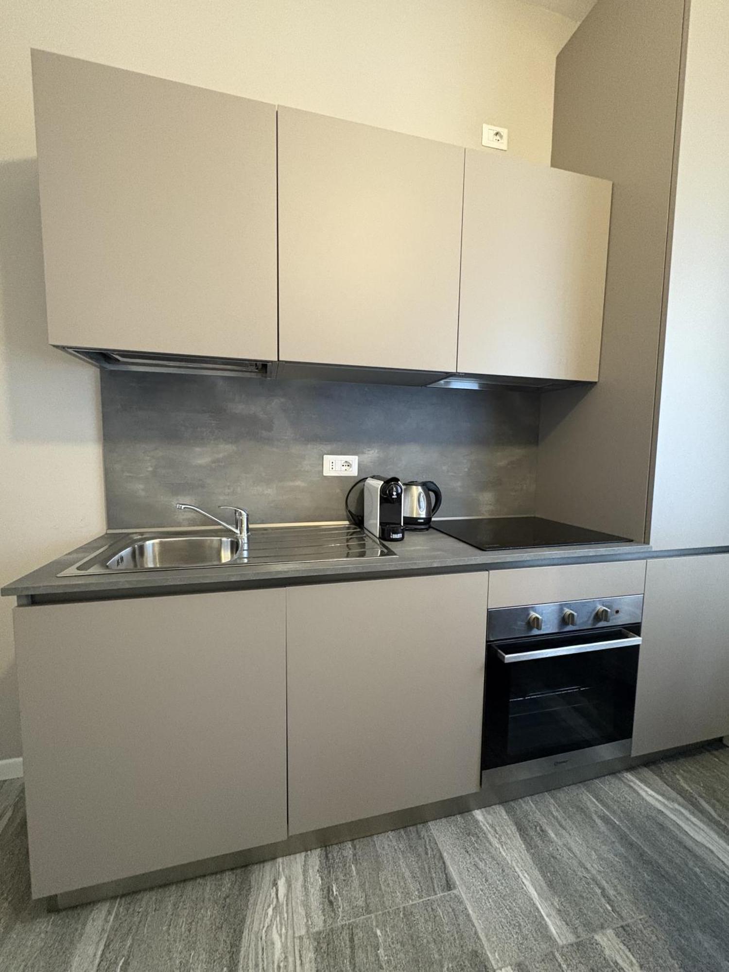 Essential Apartment Сесто-Сан-Джованни Экстерьер фото