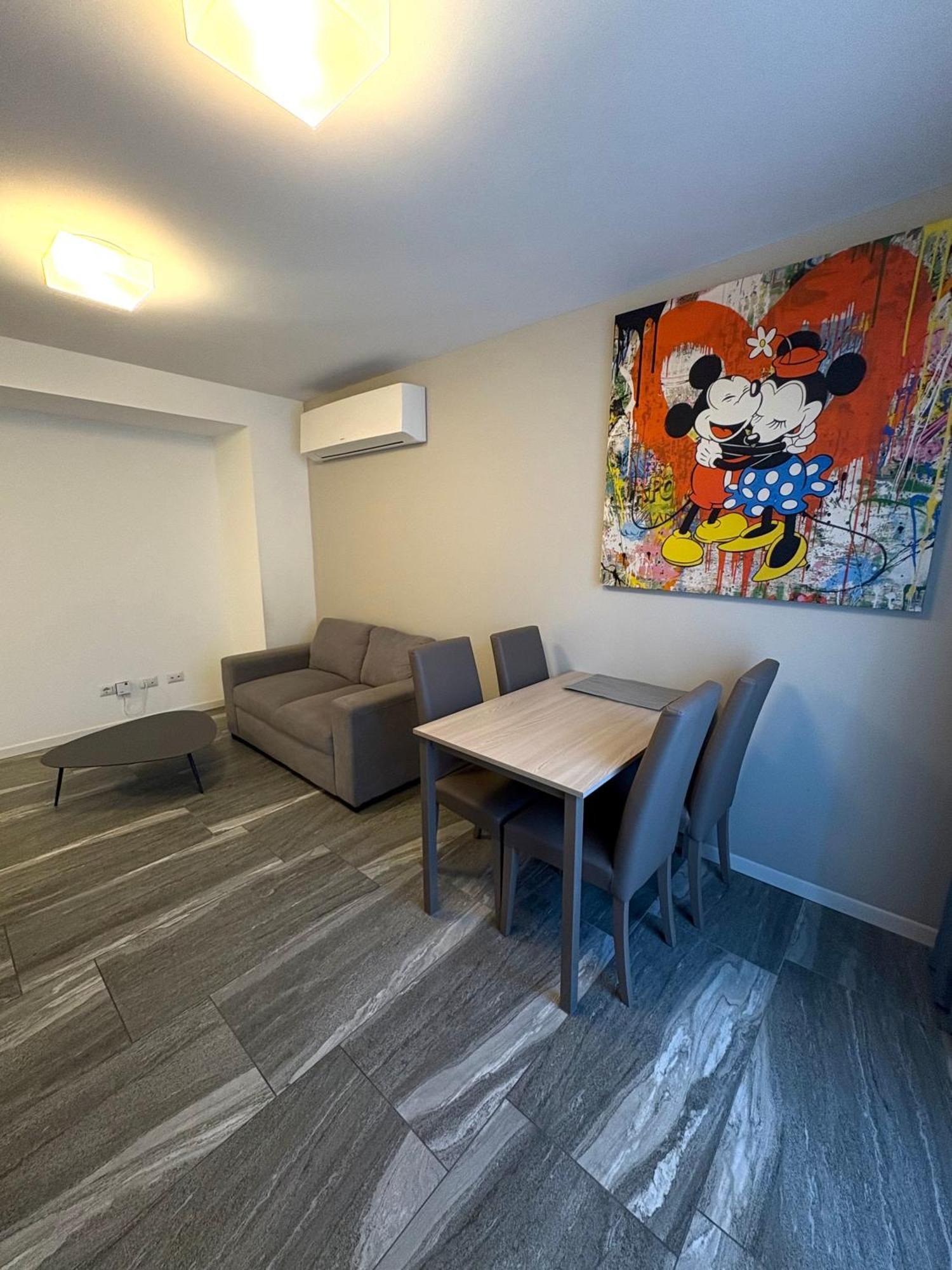 Essential Apartment Сесто-Сан-Джованни Экстерьер фото