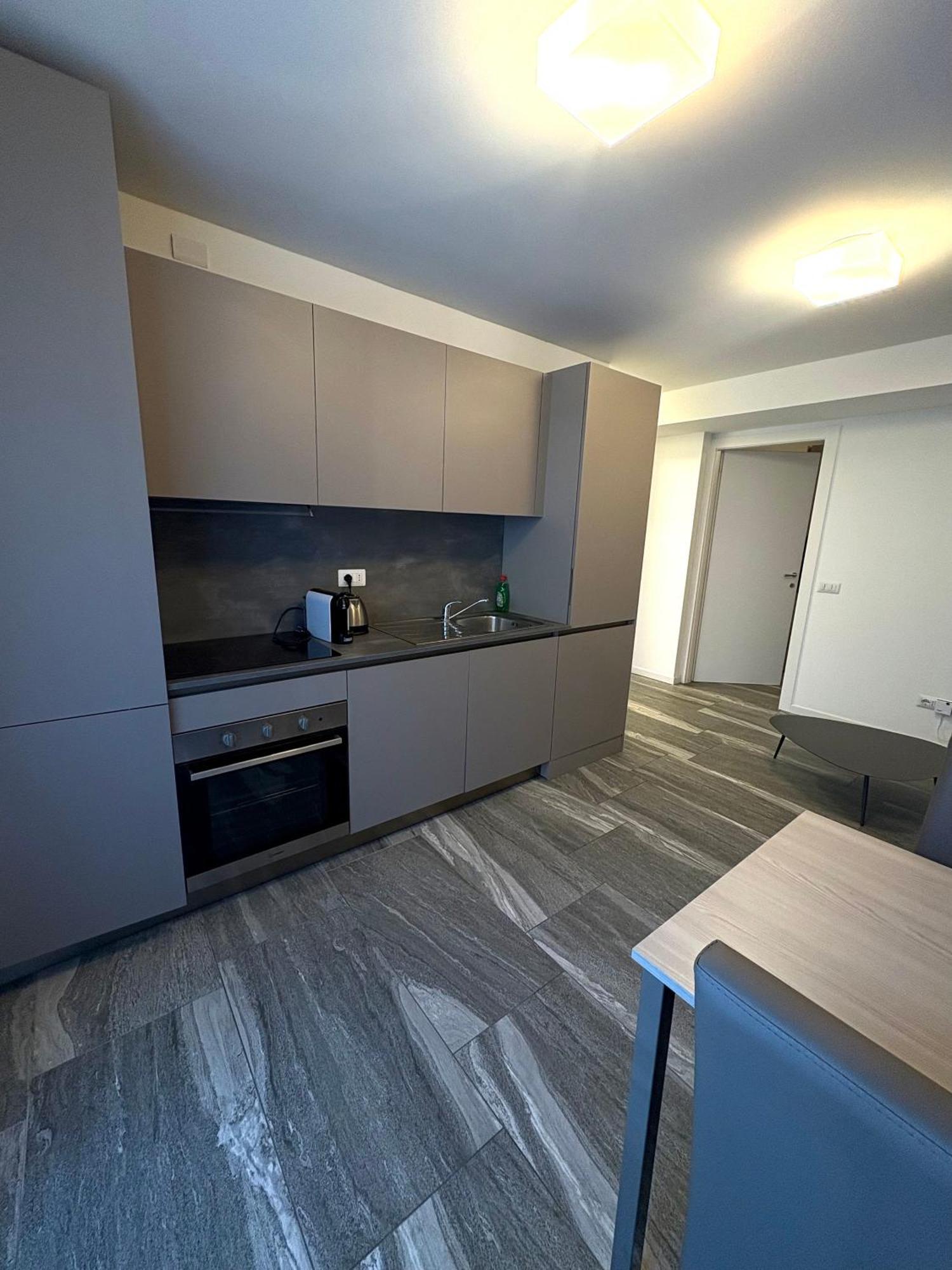 Essential Apartment Сесто-Сан-Джованни Экстерьер фото