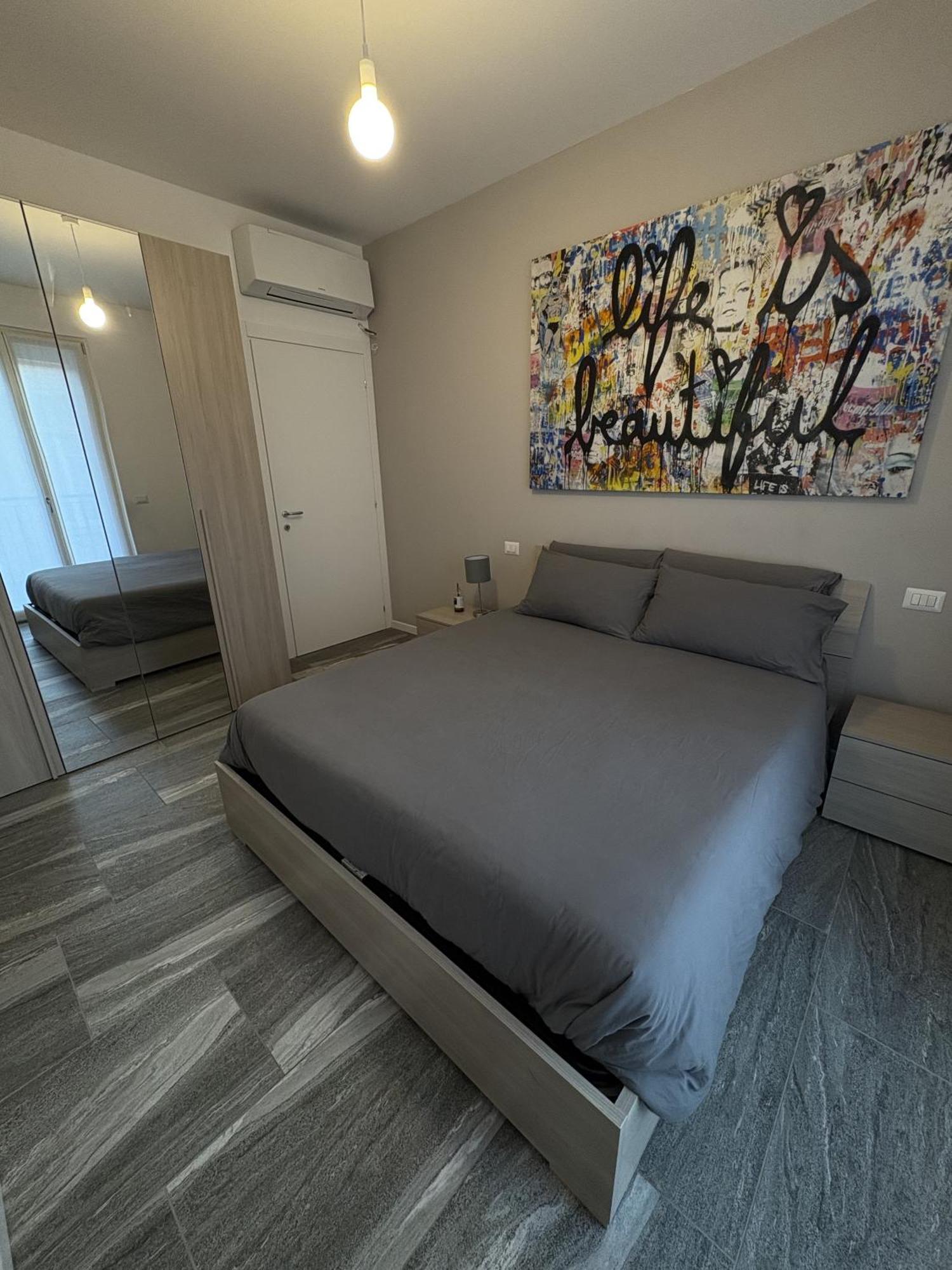 Essential Apartment Сесто-Сан-Джованни Экстерьер фото