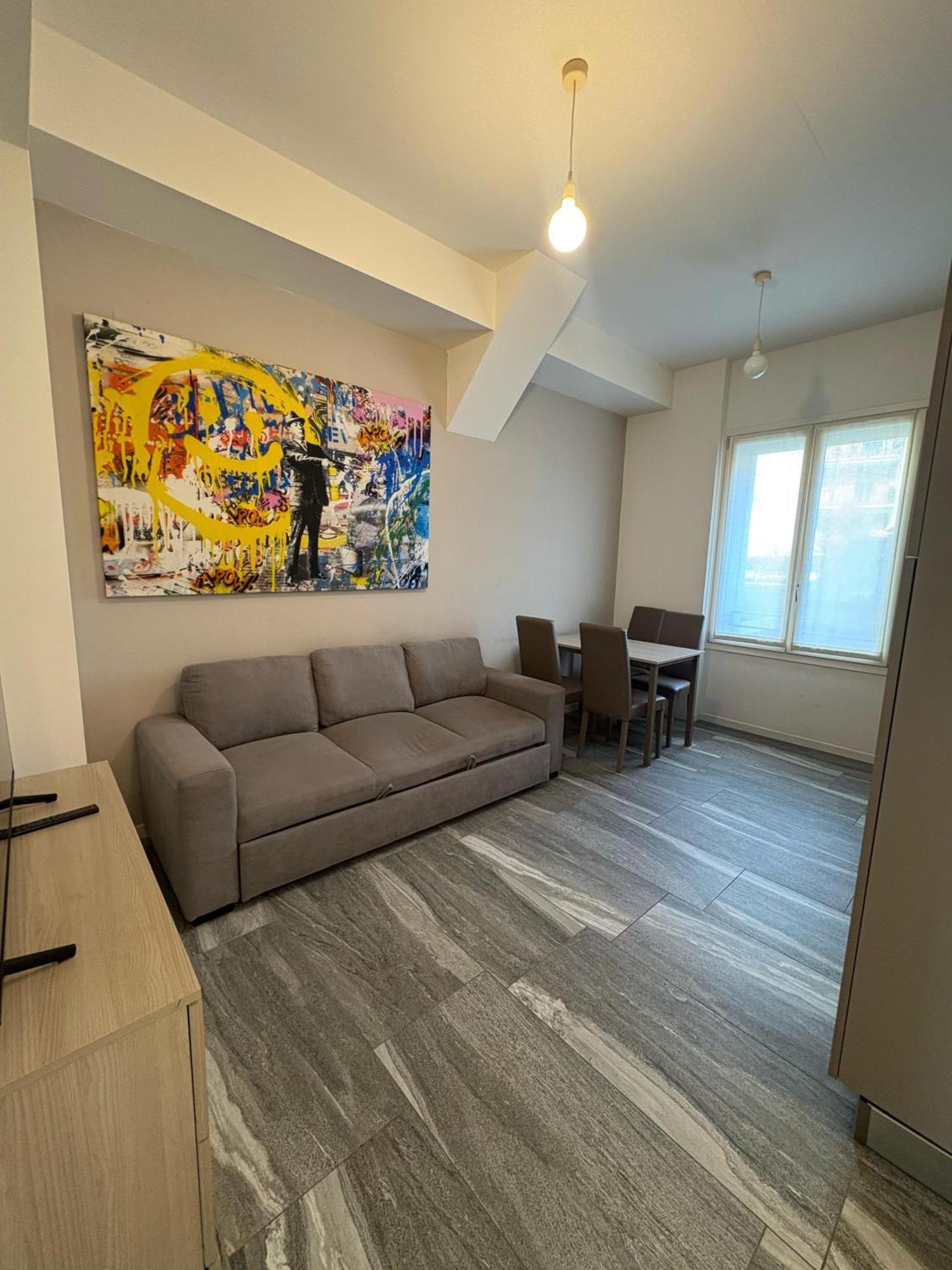 Essential Apartment Сесто-Сан-Джованни Экстерьер фото