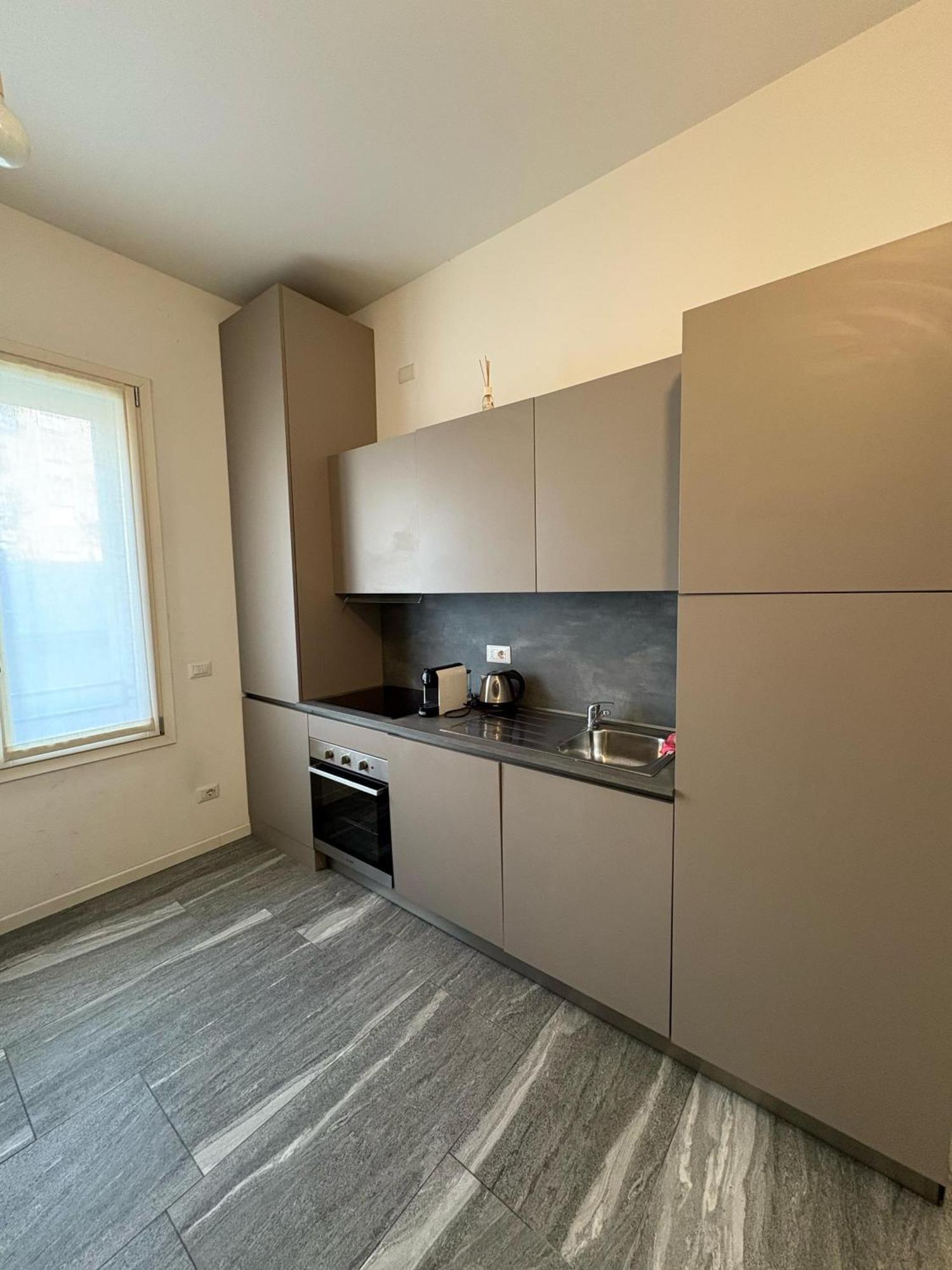 Essential Apartment Сесто-Сан-Джованни Экстерьер фото