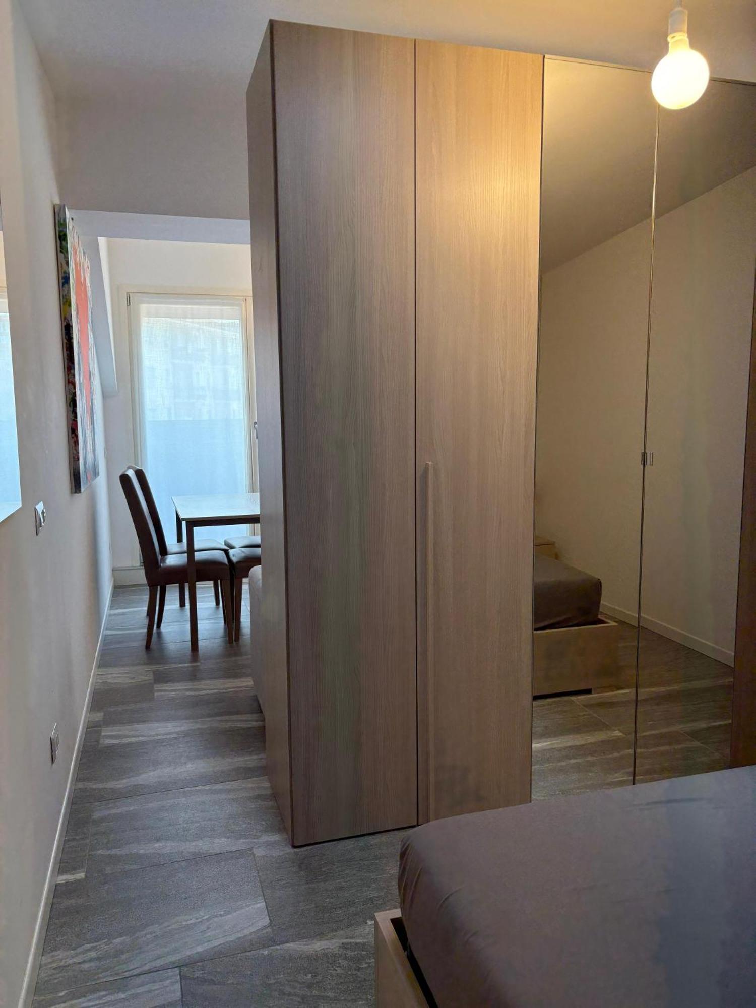 Essential Apartment Сесто-Сан-Джованни Экстерьер фото