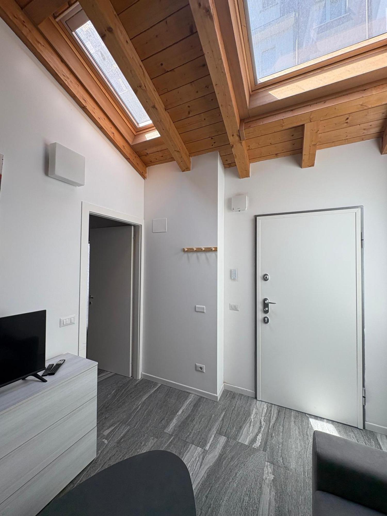 Essential Apartment Сесто-Сан-Джованни Экстерьер фото