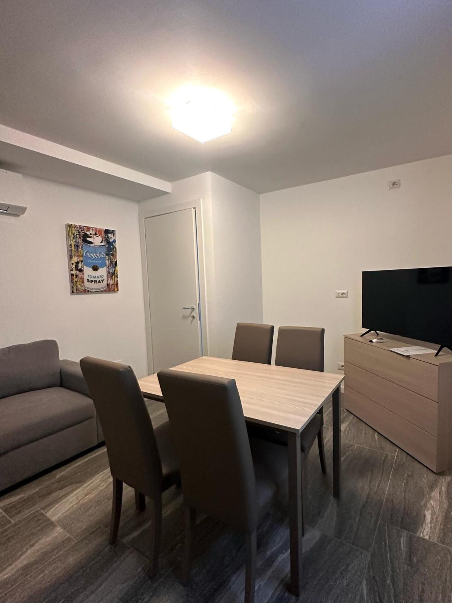 Essential Apartment Сесто-Сан-Джованни Экстерьер фото